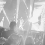 Karol Sevilla Instagram - Seré sincera no puedo explicar con palabras todo lo qué pasó ayer! El tremendo artista que es arcángel en el escenario! por primera vez escuché mi canción favorita en vivo! (Obvio llore) cante hasta quedarme sin voz todas sus canciones. Y al final del show tuvimos la oportunidad de conocerlo, y que ser humano tan bonito que es papi arca! no puedo explicarles lo bella persona que es ✨ la energía tan bella que trasmite, fue un sueño echó realidad. @arcangel gracias por hacerme vivir la mejor experiencia de mi vida, y gracias a todo tu equipo por ser tan buena onda conmigo y mi familia! Hiciste feliz con su tenis firmado a mi colega! GRACIAS!! ✨🫶🏼