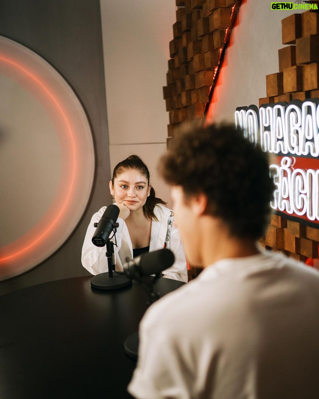 Karol Sevilla - 621.3K Likes - Tremenda charla con la gran @karolsevillaofc , hablamos de cuando se atrevió a ir a un casting a escondidas de su mamá, malas experiencias con managers que la quisieron opacar, rechazar proyectos para que lleguen los buenos y obviamente… Soy Luna y cómo exportó el “chido” al resto del mundo 🇲🇽🌎 !
Gracias por la confianza pequeña, tanto cuando te aventé de paracaídas como ahora teniendo una charla vulnerable conmigo.
Te admiro y te quiero! Episodio de @nohagaslofacil ya disponible CON VIDEO en @spotifymexico link en bio!
📸 @samtakataka