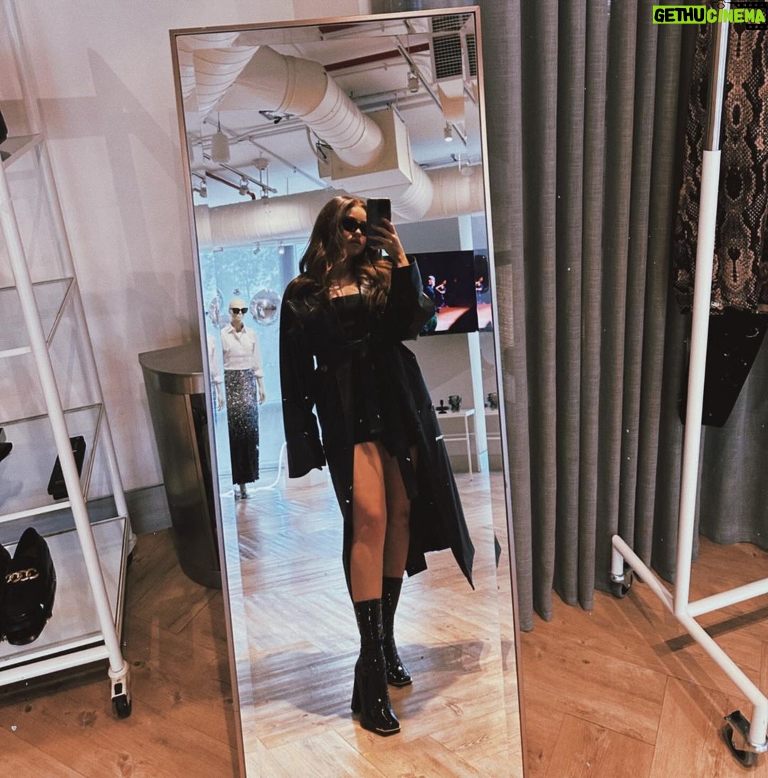 Karol Sevilla Instagram - domingo de fotos random!! ✨🫶🏼