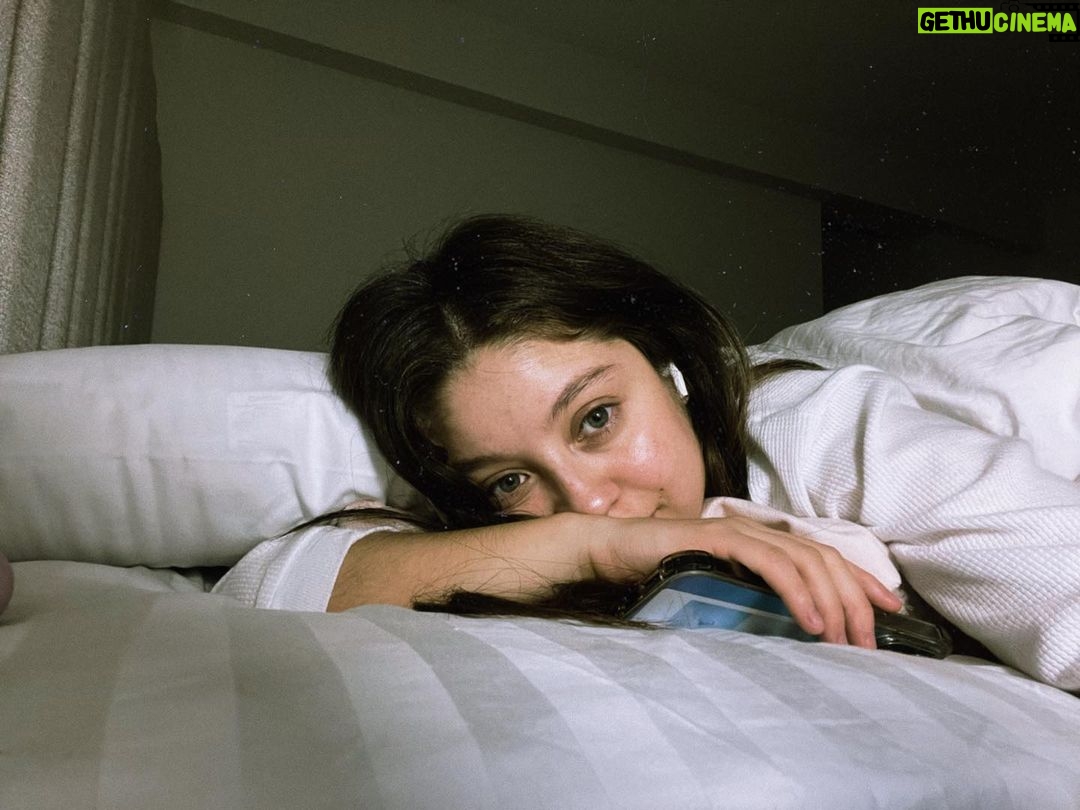 Karol Sevilla Instagram - BUENAS NOCHES AMIGOS!! 🤍✨🫶🏼