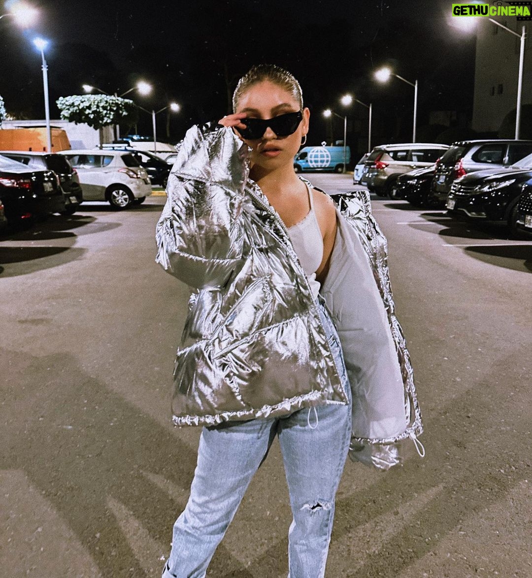 Karol Sevilla Instagram - MAMI RESPETA EL FLOW!! 🤟🏻🔥