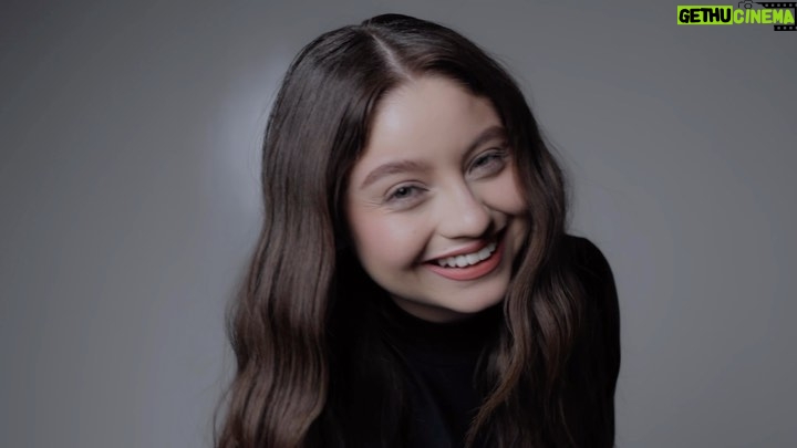 Karol Sevilla Instagram - ¡Aplicar tu maquillaje nunca había sido tan sencillo! @maccosmetics_mex y @karolsevillaofc te invitan a expresar tu estilo y lograr tu look favorito. ¡Disfruta de un makeup perfecto estés donde estés! 💘