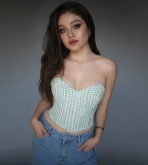 Karol Sevilla Instagram - Mientras la gente me tira hate, yo me encargo de triunfar!! 🫶🏼✨😏