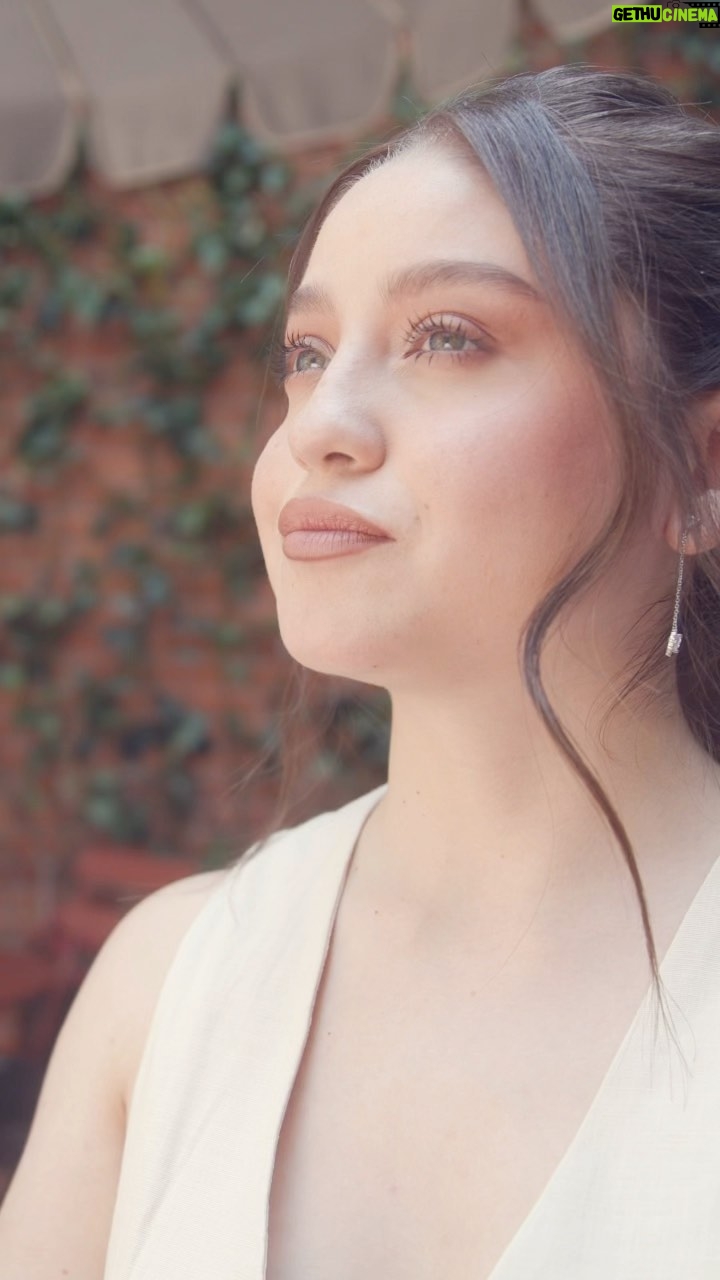Karol Sevilla Instagram - Yo sigo fascinada con #MACStudioFixFacePen porque es práctico y me acompaña a todos lados ¿Ustedes ya lo probaron?🤭✨ #MACStudioFix #ClickAplicayPunto #MACCOSMETICSMX @maccosmetics_mex 🫶🏼✨