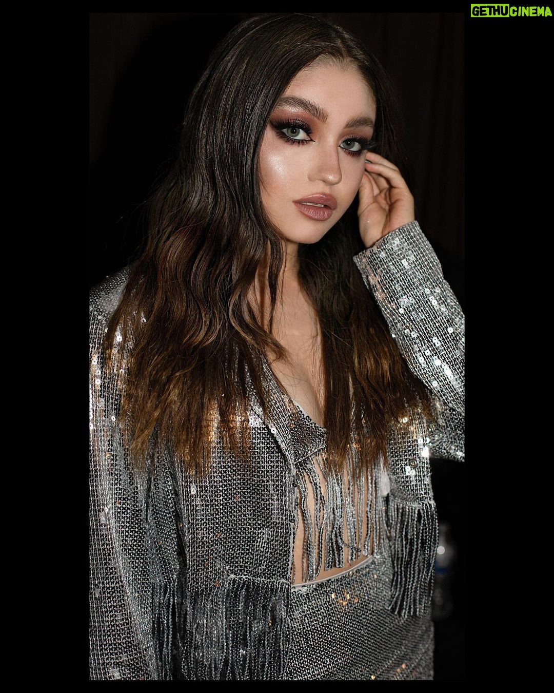 Karol Sevilla Instagram - El mejor outfit del planeta tierra!! @hm 🤍✨🫶🏼