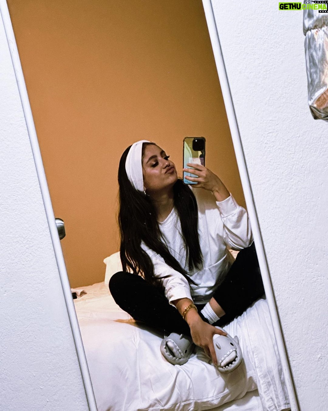 Karol Sevilla - 290.2K Likes - Hace años no subía fotos JAJAJAA