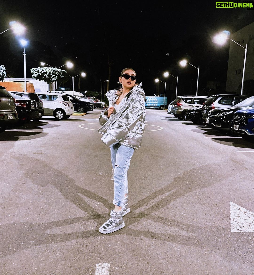 Karol Sevilla Instagram - MAMI RESPETA EL FLOW!! 🤟🏻🔥
