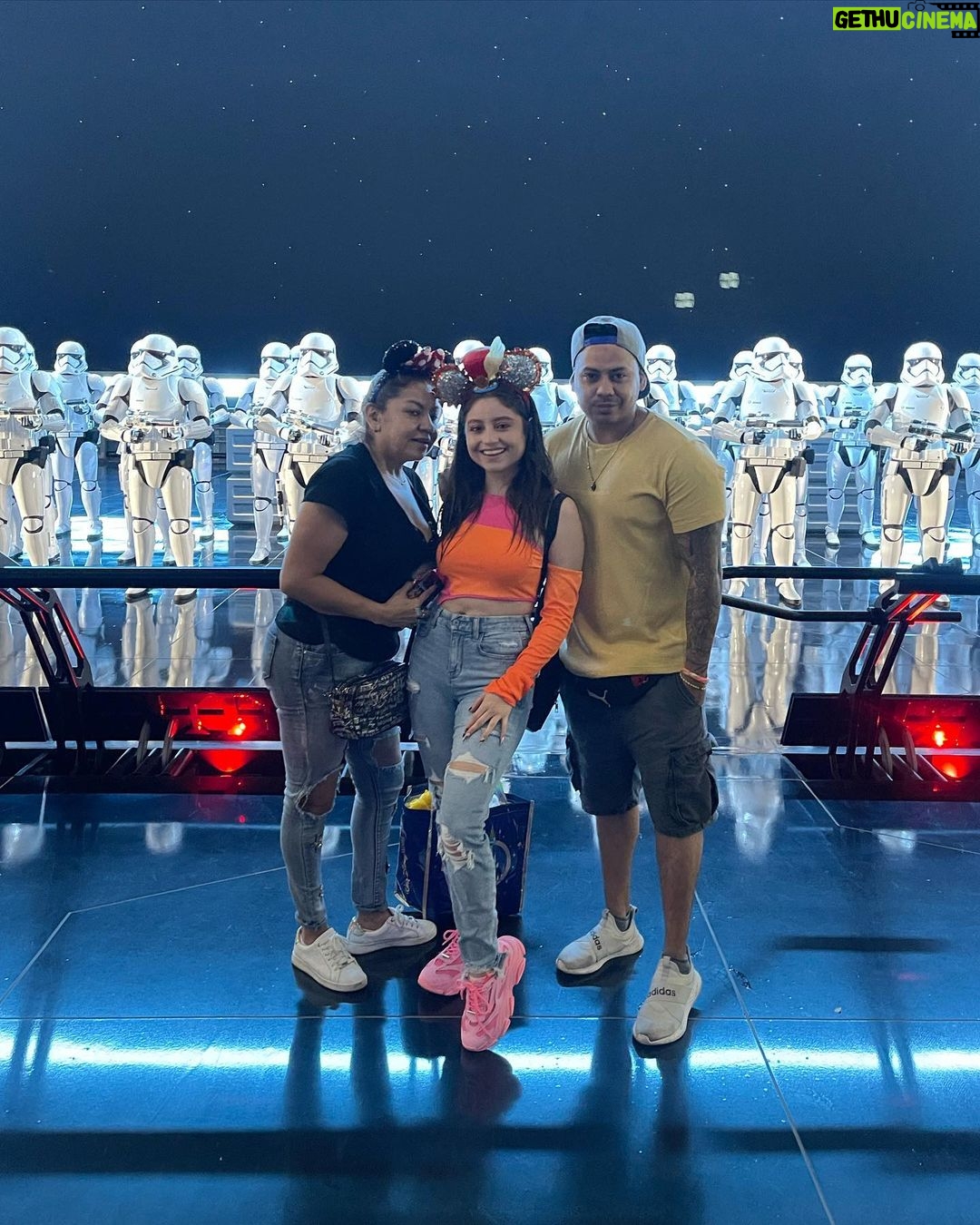 Karol Sevilla - 249.7K Likes - Hoy es un día muy especial! Es el cumpleaños del mejor colega del mundo, mi mejor amigo, mi ejemplo, mi sensei! Un hombre con luz propia, y soy la hermana mas orgullosa de tener al mejor hermano del mundo, al menos de mi mundo es todo! te amo hermano!! FELICES 30 años 🤭✨🫶🏼