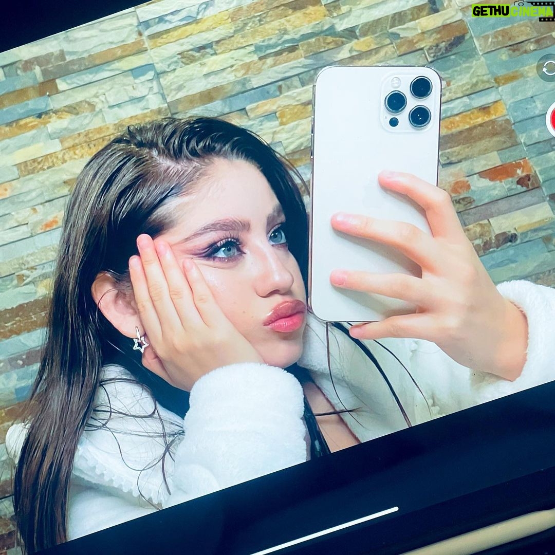 Karol Sevilla Instagram - domingo de fotos random 🤭🫣