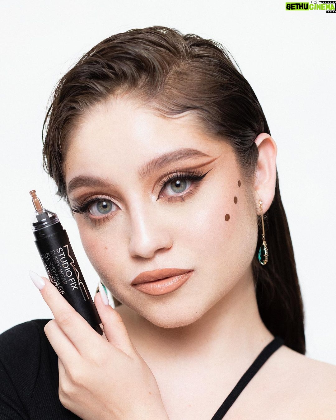 Karol Sevilla Instagram - Mi mejor complice es @maccosmetics_mex porque tiene una variedad de productos que amo ¿Cuál es tu favorito? #MACStudioFix #MACStudioFixFacePen #ClickAplicayPunto #MACCOSMETICSMX ✨💄💕