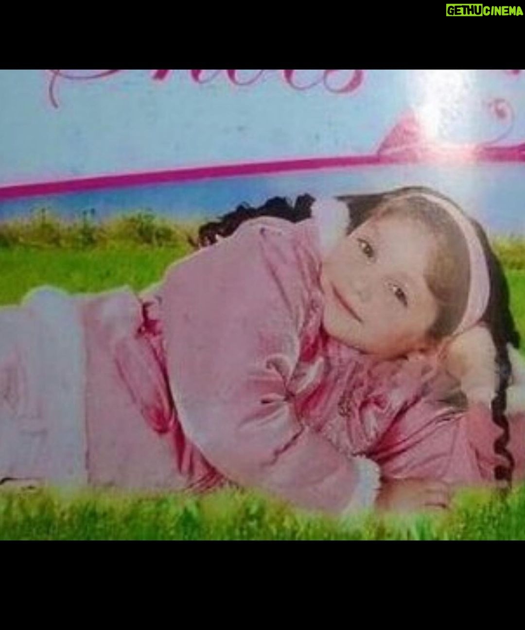 Karol Sevilla Instagram - Hoy es el día de La Niña que todos los dias me enseña a soñar y a jugar! Feliz día Karol Bebé ✨🫶🏼🤭