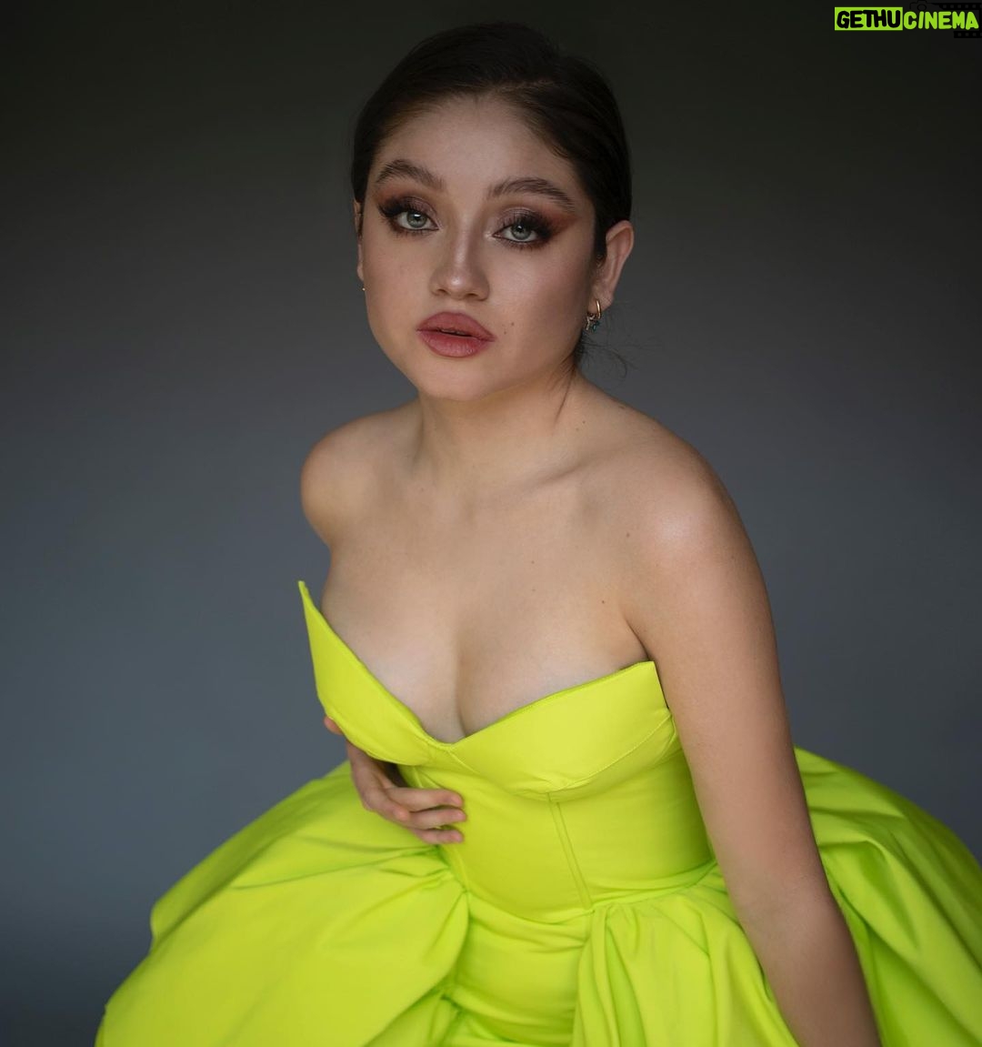 Karol Sevilla - 326.7K Likes - Este vestido es lo más hermoso del mundo! Obvio es de @hm 💚💚
Y obvio el foto es del mejor @alejandro.vieytes