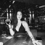 Karol Sevilla Instagram - 🖤¡¡salud!!🖤