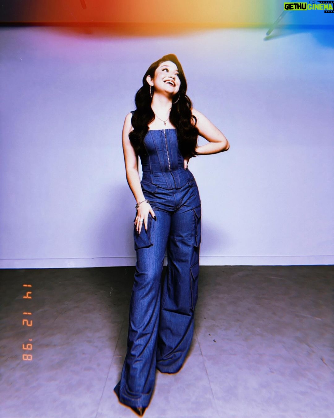 Karol Sevilla - 223.8K Likes - Andamos full!! 🫰🏻✨