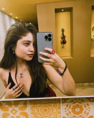 Karol Sevilla Instagram - 🖤¡¡salud!!🖤
