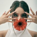 Karol Sevilla Instagram - Si algo define a Karol Sevilla es su carisma y sencillez, así como una sonrisa capaz de iluminar cada lugar que pisa. SORPRESA: alerta para todxs los fans de Karol. Si nos siguen en todas nuestras redes sociales podrán ver antes que nadie un video especial en nuestra cuenta de tiktok! (Twitter, Instagram, Tiktok y facebook) Envíen captura de pantalla y les daremos acceso. 🥰 Tienen hasta las 12 pm del 13 de enero ☺️ ¡Los esperamos ! FOTOGRAFÍA: @marthalvarezbernal Director editorial: @gerardangulo Realización: @sergio.valenzuelach Maquillaje: @byjuandedios Cabello: @javierdiaz_hairstyle Asistentes de moda: @michelleortizand y @v.__an Director de arte: @samantagonzalez.or #karolsevilla #karolsevillaofc #urbanda #karolsevillaurbanda