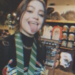 Karol Sevilla Instagram - Todos tenemos luz y oscuridad en nuestro interior. Lo que importa es qué parte elegimos potenciar! 🖤🪄🧙‍♀️✨💀