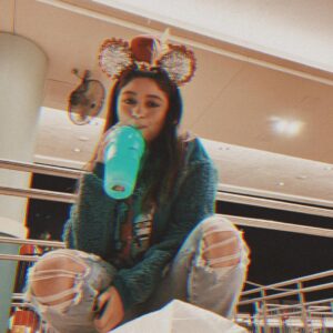 Karol Sevilla Instagram - “23 estamos ready para romperla” ✨🔥🖤