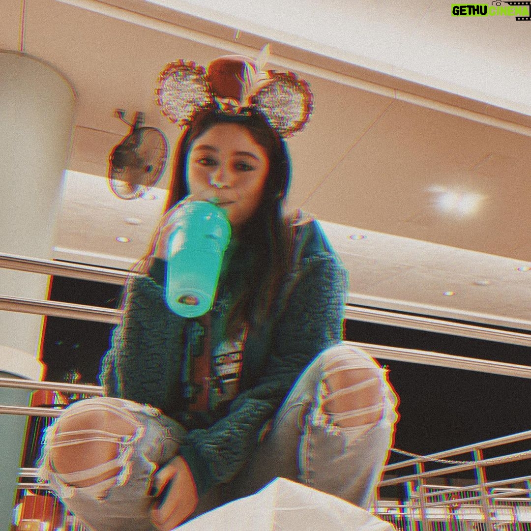 Karol Sevilla - 224.7K Likes - “23 estamos ready para romperla” ✨🔥🖤
