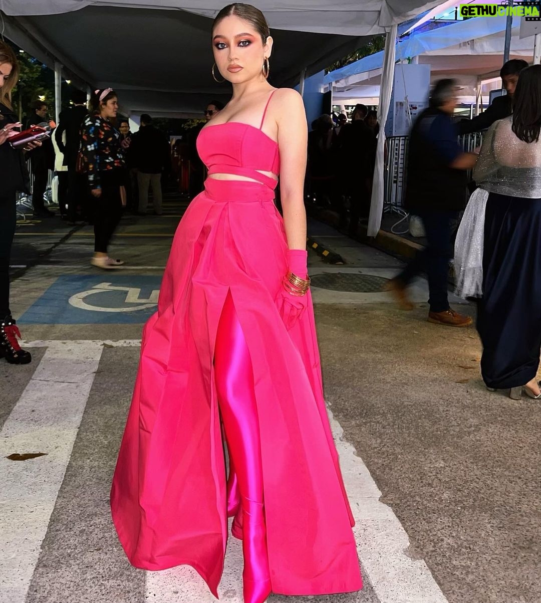 Karol Sevilla - 287.3K Likes - 🖤dejando huella! 🖤