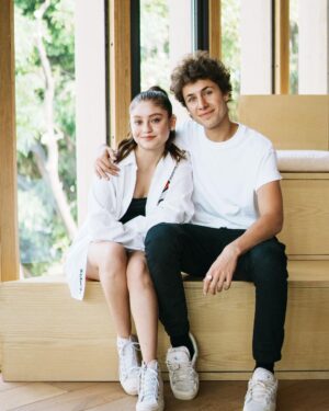 Karol Sevilla Instagram - Tremenda charla con la gran @karolsevillaofc , hablamos de cuando se atrevió a ir a un casting a escondidas de su mamá, malas experiencias con managers que la quisieron opacar, rechazar proyectos para que lleguen los buenos y obviamente… Soy Luna y cómo exportó el “chido” al resto del mundo 🇲🇽🌎 ! 

Gracias por la confianza pequeña, tanto cuando te aventé de paracaídas como ahora teniendo una charla vulnerable conmigo. 

Te admiro y te quiero! Episodio de @nohagaslofacil ya disponible CON VIDEO en @spotifymexico link en bio!

📸 @samtakataka