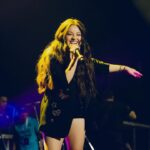 Karol Sevilla Instagram - Una cinta en tus cabellos 🎀 Una flor en tu ventana 🌸 Un canario en tu balcón 🦜 Canta al Sol, ☀️de la mañana 🌅