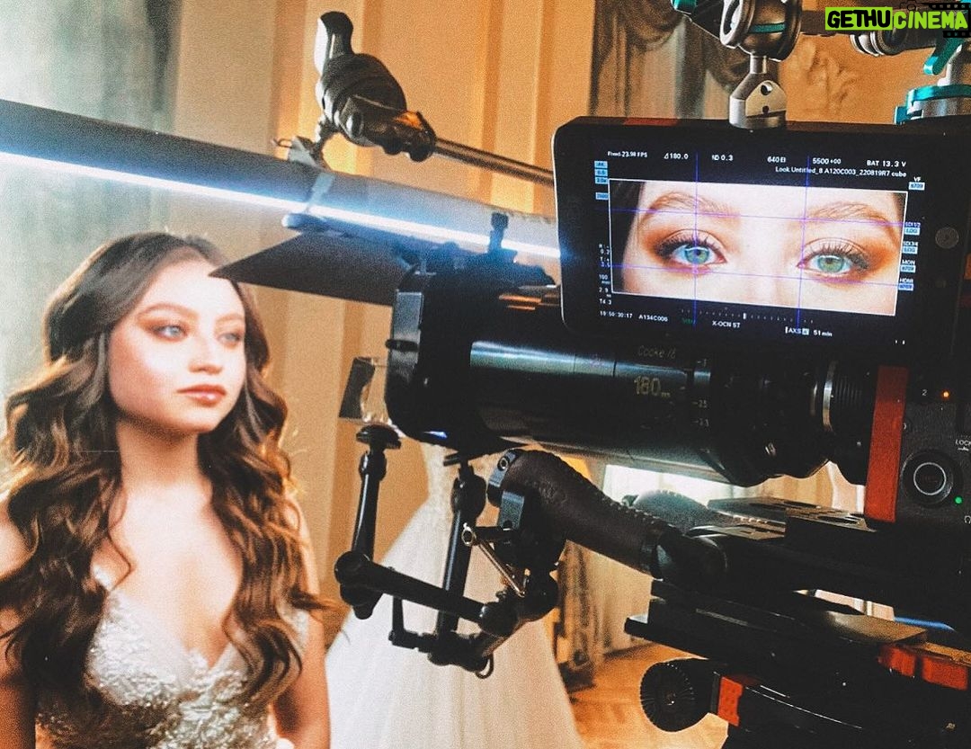 Karol Sevilla Instagram - Amigos Ya vieron la 2 temporada de #siemprefuiyo !! ✨✨✨ 🔍❤️🩹🏝️