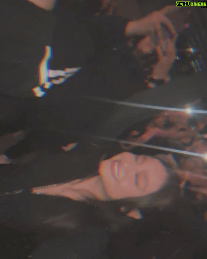 Karol Sevilla Instagram - Lo único que hice hoy fue “SONREÍR Y SER FELIZ” y me gustó ✨🫰🏻