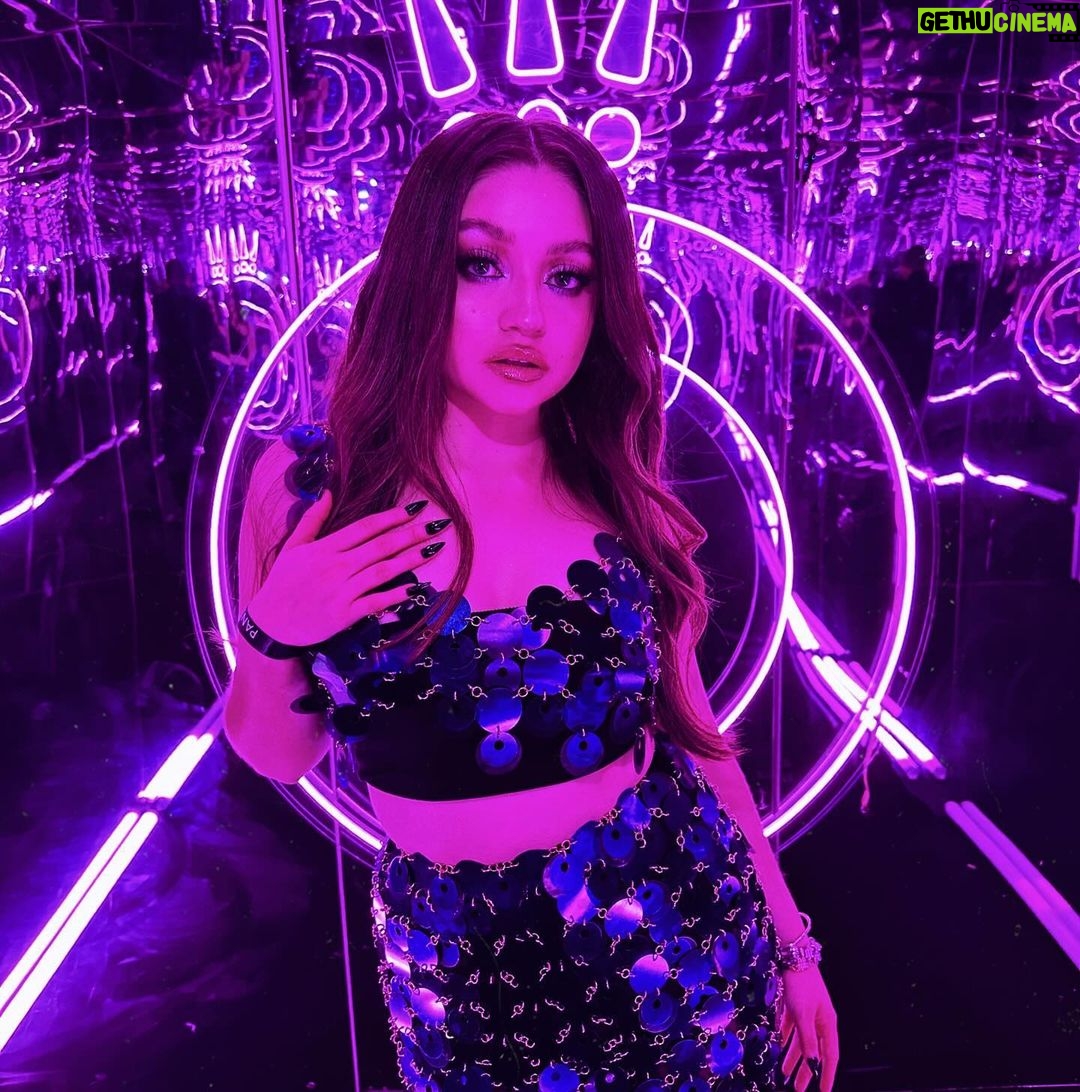 Karol Sevilla Instagram - Con paso firme bb.