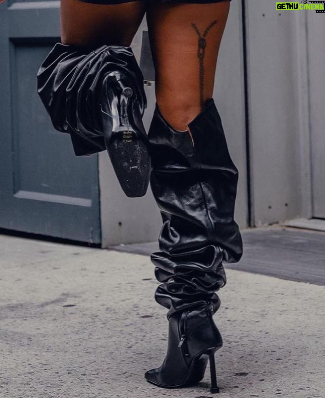 Karrueche Tran Instagram - Supporting one of my fav girls @samimiro π«Άπ½π« Congrats on your first show babe ππ½