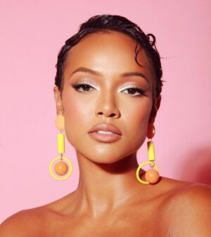 Karrueche Tran Instagram - BARBIE LA PREMIERE 🎀

Grateful for such an amazing team for making me feel like a true Barbie! 💛 
@bryonjavar 
@stephenmoleskibeauty 
@brandnewjames