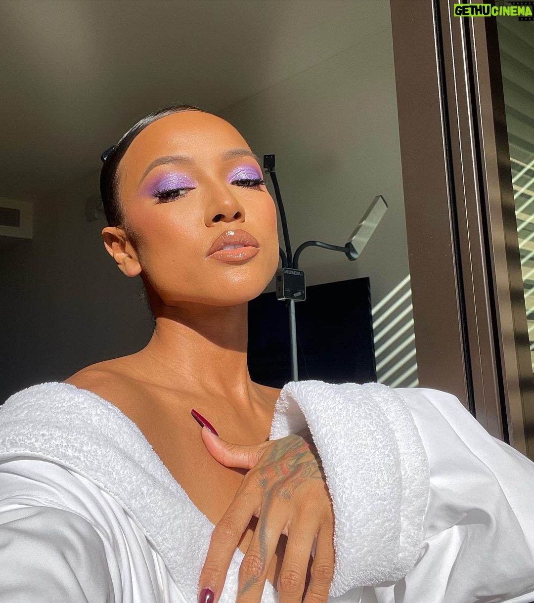 Karrueche Tran Instagram - AMAs ‘23 Gotta take a minute to give my team their flowers!! Always keeping me on point, every single time! Love y’all! @bryonjavar @artistrybystephen_ @hairbyyuichi 📸 @mr_dadams The West Hollywood EDITION