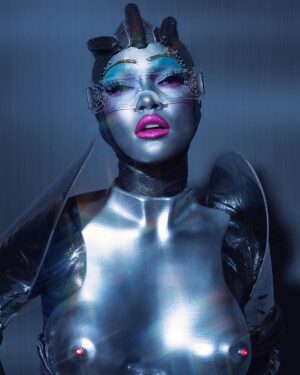 Karrueche Tran Instagram - ALIEN SUPERSTAR 🛸

Ladies and gents, @bryonjavar owns Halloween! 

@mr_dadams
@saishabeecham