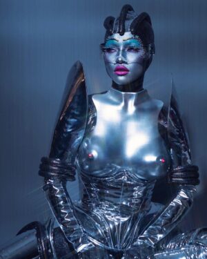 Karrueche Tran Instagram - ALIEN SUPERSTAR 🛸

Ladies and gents, @bryonjavar owns Halloween! 

@mr_dadams
@saishabeecham