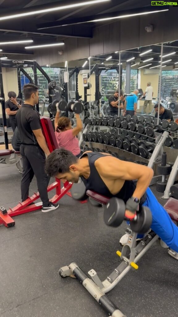 Kartik Aaryan Instagram - Dadi on fire 🔥🔥 Don’t focus on me…but focus on the Champion behind me👊🏻 Always working out in the gym and is a real inspiration for fitness and enthusiasm 💪🏻 #ChampionsFitness #ThanxBuddy😂