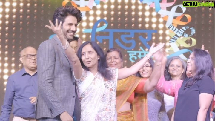 Kartik Aaryan Instagram - Happy Birthday to my favourite person in the world ❤ I wish you keep dancing like this and be this happy person always..Love you Mummy 🤗