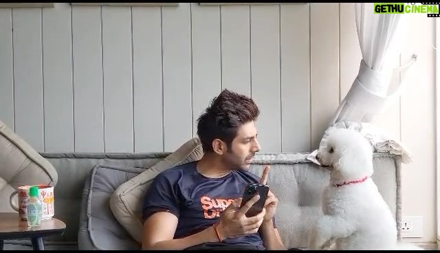 Kartik Aaryan Instagram - Aaj se Katori ke liye child lock on youtube 🙄 @katoriaaryan