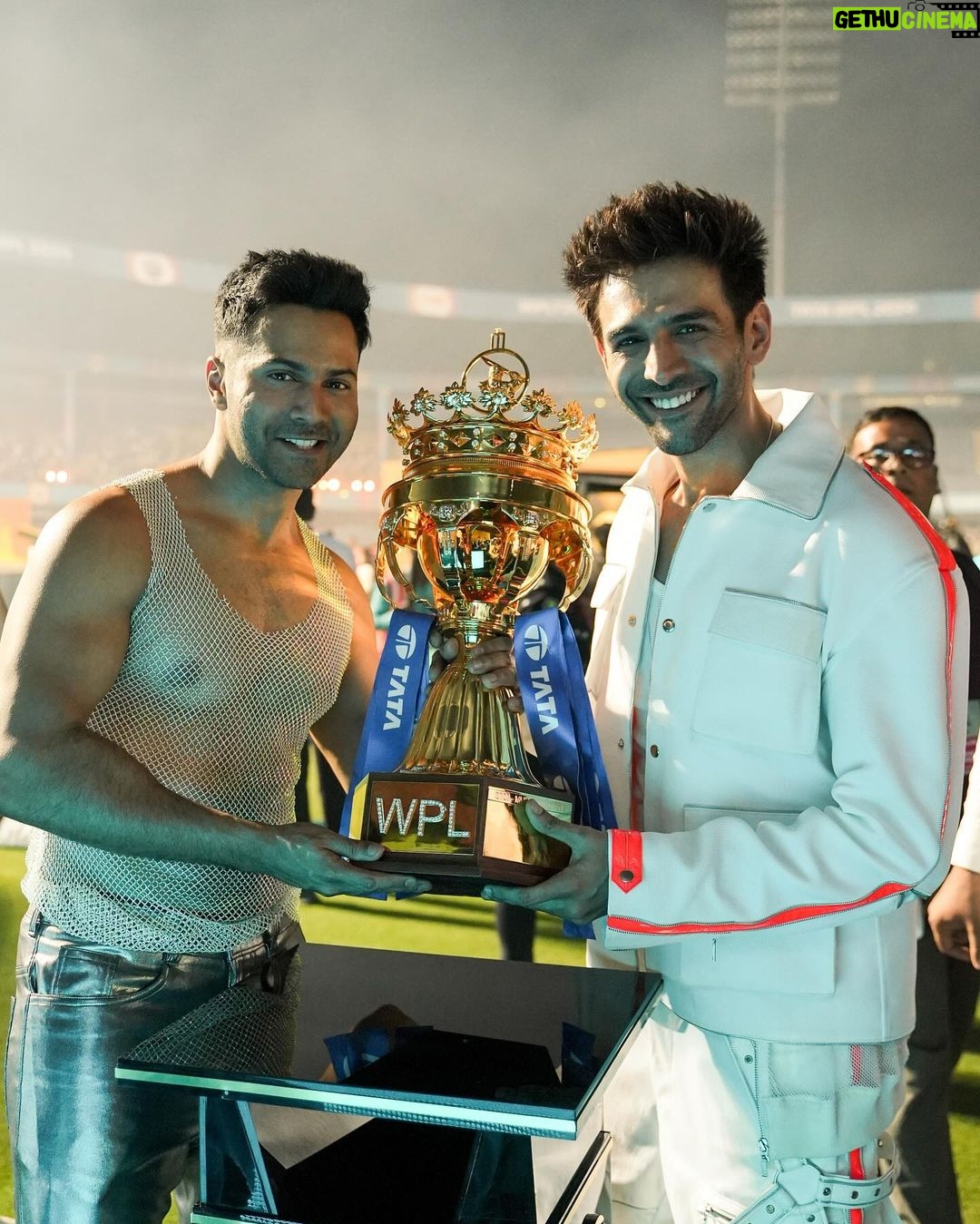 Kartik Aaryan - 1.6 Million Likes - Wpl Trophy Churane ki NiNja Technique 🥷