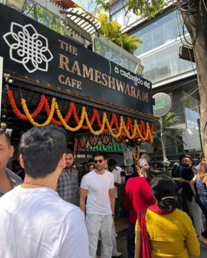 Kartik Aaryan Instagram - After visiting these delicious and iconic eateries in Bangalore, 
soch raha hoon food blogger ban jaun 😜😋 
#rameshwaramcafe #Nagarjunafood #CheatDay 🙈