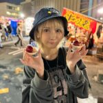Kashou Rosiel Instagram - この前、地元の祭り〝川越祭り〟に行ってきたよ!!!チョコバナナとみかん飴、あんず飴はじゃんけんに買って2つ!じゃがバターと辛味大根お餅と焼きそば食べてお土産にわたあめ!満喫した… #川越祭り