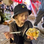 Kashou Rosiel Instagram - この前、地元の祭り〝川越祭り〟に行ってきたよ!!!チョコバナナとみかん飴、あんず飴はじゃんけんに買って2つ!じゃがバターと辛味大根お餅と焼きそば食べてお土産にわたあめ!満喫した… #川越祭り