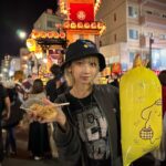 Kashou Rosiel Instagram - この前、地元の祭り〝川越祭り〟に行ってきたよ!!!チョコバナナとみかん飴、あんず飴はじゃんけんに買って2つ!じゃがバターと辛味大根お餅と焼きそば食べてお土産にわたあめ!満喫した… #川越祭り