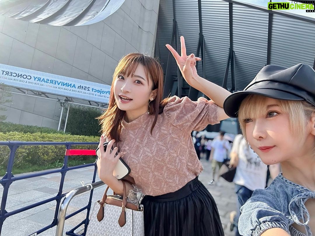 Kashou Rosiel Instagram - 『Hello! Project 25th ANNIVERSARY CONCERT』を二瓶しゃんと見に行きました…!!! もぉ〜っ最高っでした…!!!!!!!!!!!!!!!!!!!! #ハロプロ25周年