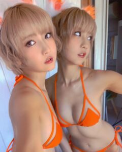 Kashou Rosiel Instagram - どっちがホンモノ? #天下一の二次元体型