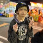 Kashou Rosiel Instagram - この前、地元の祭り〝川越祭り〟に行ってきたよ!!!チョコバナナとみかん飴、あんず飴はじゃんけんに買って2つ!じゃがバターと辛味大根お餅と焼きそば食べてお土産にわたあめ!満喫した… #川越祭り