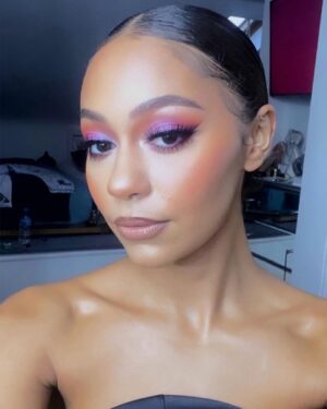 Kassius Nelson Instagram - Talk to me nice. 💕

@makeupbymore_  beat my face!!!👏🏾💕