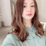 Kasumi Hasegawa Instagram - メガネ有り🥸無し😊 美容室帰り髪巻いてもらったから、ルンルンで撮った自撮りたち🤳 #巻き髪 #selfie #メガネ女子 #めがね女子 #自撮り #自撮り部 ヘアサロンamis by air