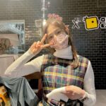 Kasumi Hasegawa Instagram - 新大久保を満喫した日🥸 ゆうちゃんが彼女とデートなうみたいな写真いっぱい撮ってくれた☺️♡ ありがとう！ #新大久保グルメ #クロッフル #新大久保カフェ #新大久保デート #メガネ女子 #めがね女子 #ヘアアレンジ #ハーフアップお団子 新大久保付近