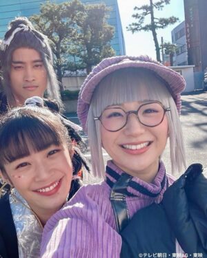 Kasumi Hasegawa Instagram - 王様戦隊キングオージャー第45話
ご視聴ありがとうございました！

モルフォーニャの心情が描かれた内容でしたね😌
リタの愛は大きすぎます🤭
これだから敵わないんですよ！

写真は幸せモルフォーニャ🤤と
キングオージャー史上1番豪華だったらしいトウフ国のおもてなし🍙
夢を語ったスズメちゃん🐝
トウフ国のお二人と🐥

ちなみにおにぎりは1話でカグラギが食べていた塩むすびが美味しそうすぎたので、オーダーしました🤭
ありがとうございました！！

来週もお楽しみに！！