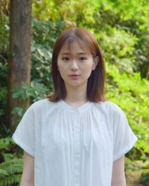 Kasumi Hasegawa Instagram - ⁡⁡
髪切ったから写真撮ってもらった✌️
⁡
photo by マネージャー
⁡
#portraitphotography #portrait 
#東京カメラ部 #얼스타그램 #안경스타그램 #안경 #人像攝影 #攝影  #ポートレート撮影